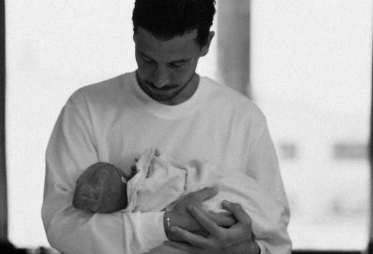 2 Kali Absen di Laga Persib, Thom Haye Umumkan Kehadiran Anak Pertama