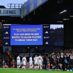 Bela Man City, Pep Guardiola Kecewa Timnya Dicemooh saat Buka Puasa di Tengah Laga