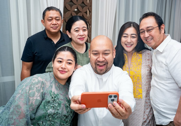 Didit berfoto bersama Puan dan keluarga