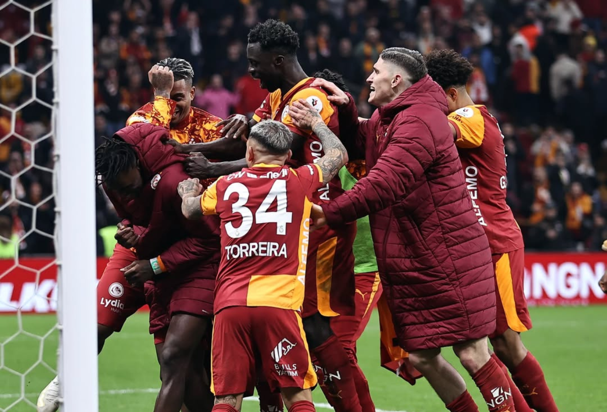 Galatasaray Bungkam İstanbul Başakşehir 3-0