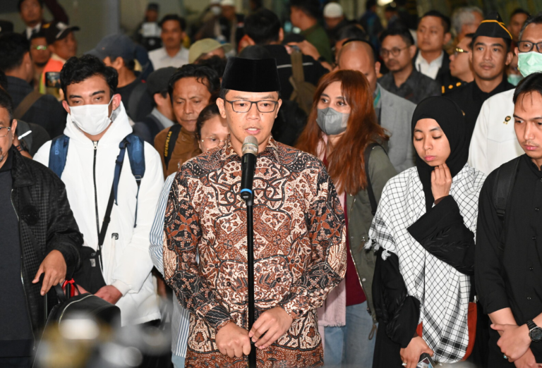 Kemlu Evakuasi 32 WNI dari Iran akibat Konflik Timur Tengah