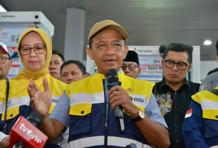 Meski Stok BBM Nasional Masih Aman, Prabowo Minta Bahlil Jajaki Pasokan Minyak dari Luar Negeri