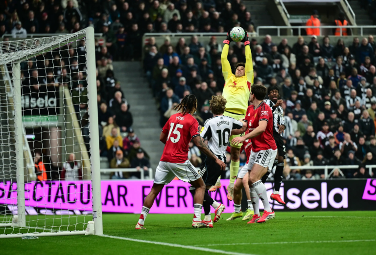 Newcastle vs Man Utd 2-1, Carrick Akhirnya Rasakan Kekalahan Pertama