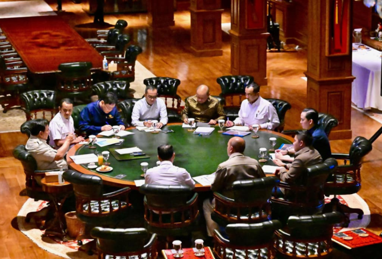 Prabowo Kumpulkan Para Menteri, Minta Percepatan Pengolahan Sampah jadi Energi