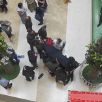 Pria Diduga Bunuh Diri Tewas usai Jatuh dari Lantai 3 PIM 2