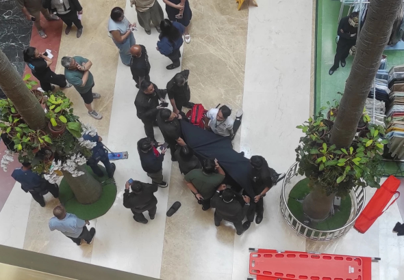 Pria Diduga Bunuh Diri Tewas usai Jatuh dari Lantai 3 PIM 2