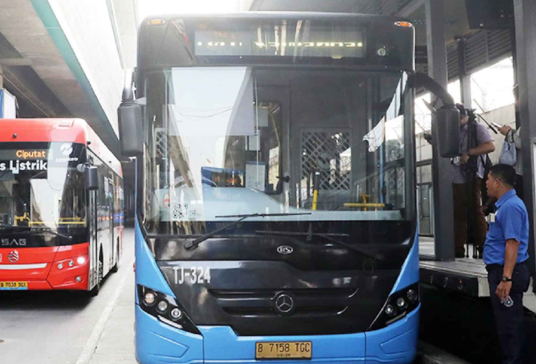 Rute Transjabodetabek Blok M–Soetta Resmi Beroperasi Mulai Hari Ini