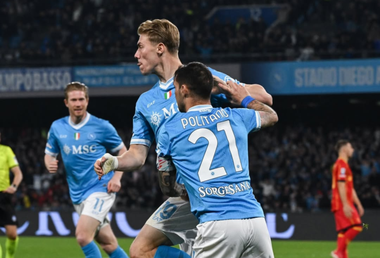 Sempat Tertinggal, Napoli Comeback Tumbangkan Lecce 2-1