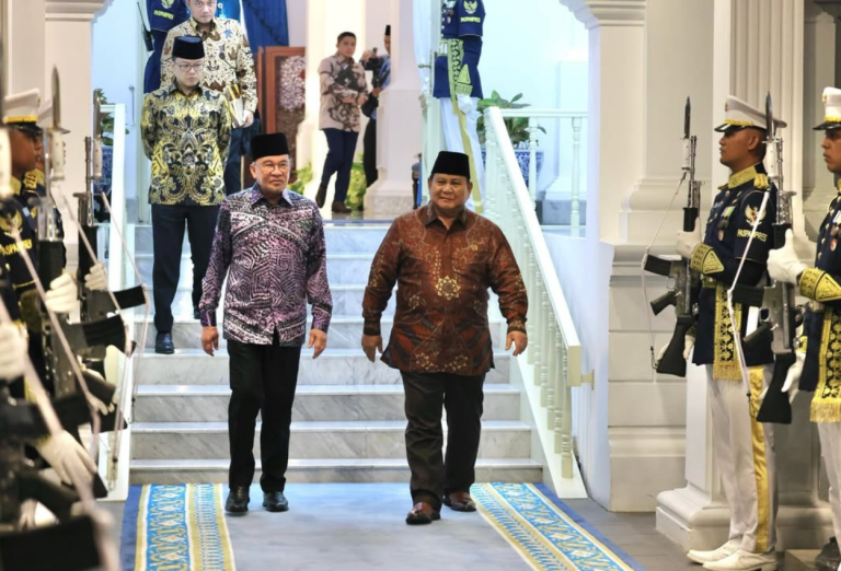 Usai Halalbihalal Idulfitri, Prabowo Antar Langsung PM Malaysia Anwar Ibrahim ke Halim
