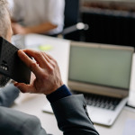 Aturan WFH HP ASN Harus Selalu Aktif, Telat Respons 5 Menit Bisa Disanksi