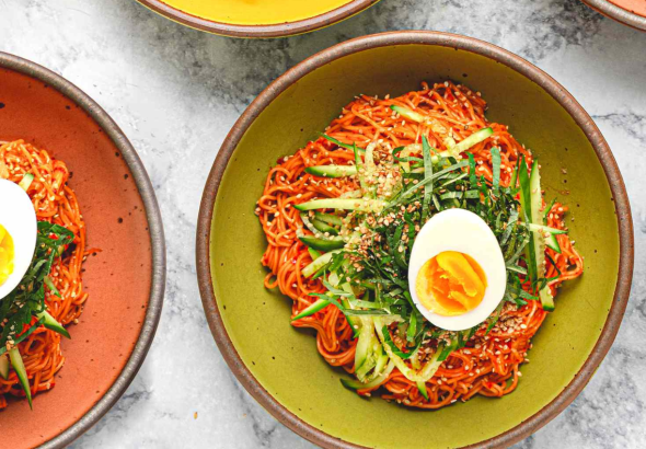 Bibim Guksu Mi Dingin Pedas Khas Korea yang Menggugah Selera