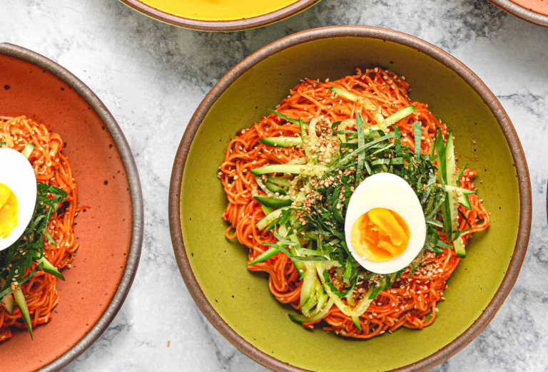 Bibim Guksu Mi Dingin Pedas Khas Korea yang Menggugah Selera