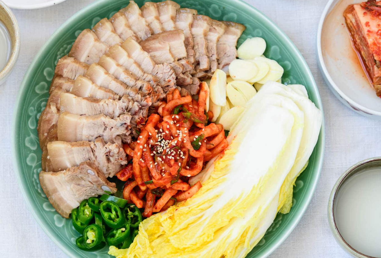 Bossam, Kuliner Korea dengan Daging Babi Lembut dan Cara Makan Unik