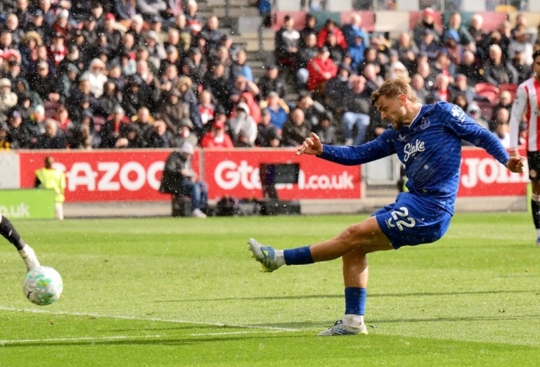 Brentford vs Everton 2-2 Dewsbury-Hall Selamatkan The Toffees di Menit Akhir
