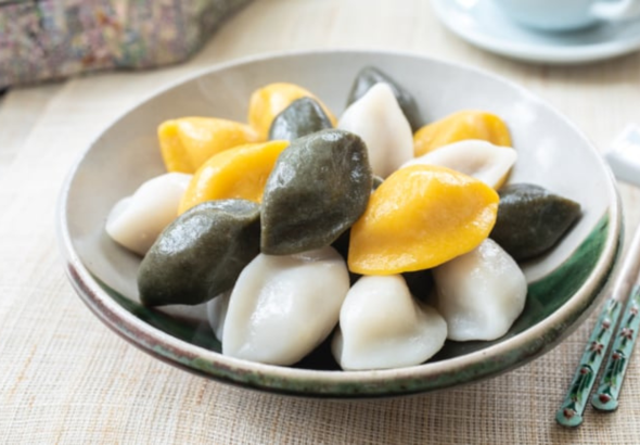 Fakta Menarik Songpyeon, Kue Khas Korea yang Dikukus dengan Daun Pinus