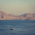 Harga Minyak Dunia Anjlok 11% Usai Iran Buka Selat Hormuz