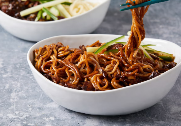 Mengenal Jjajangmyeon, Hidangan Mie Korea dengan Saus Kedelai Hitam
