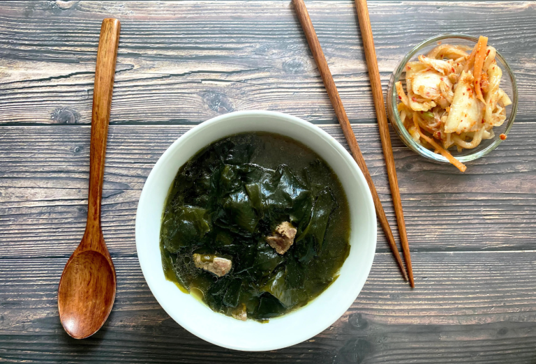 Miyeok Guk, Sup Rumput Laut Korea yang Sarat Makna dan Kaya Nutrisi