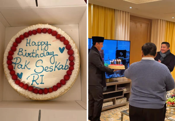 Momen Prabowo Rayakan Ulang Tahun Seskab Teddy Bersama Staf di Paris