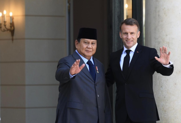 Prabowo Bertemu Macron di Istana Elysee, Bahas Energi dan Alutsista