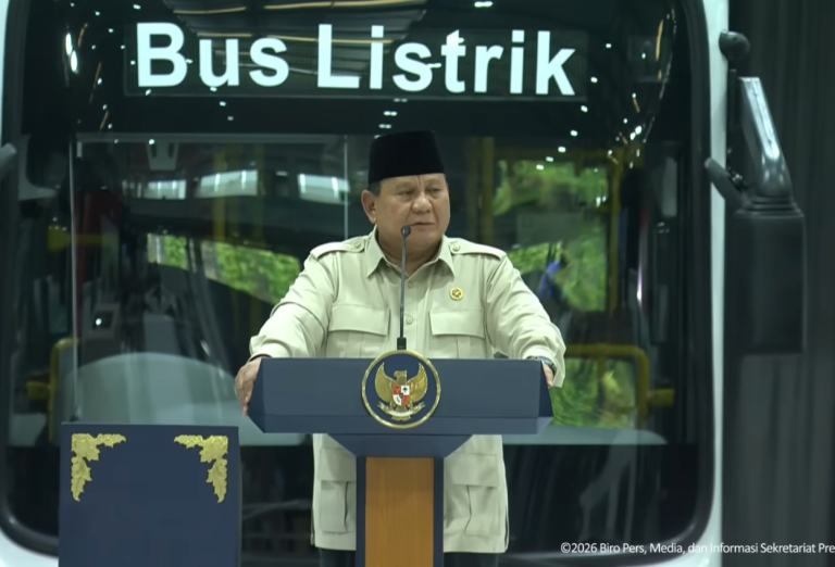 Prabowo Resmikan Pabrik Perakitan Bus Listrik Pertama di Magelang