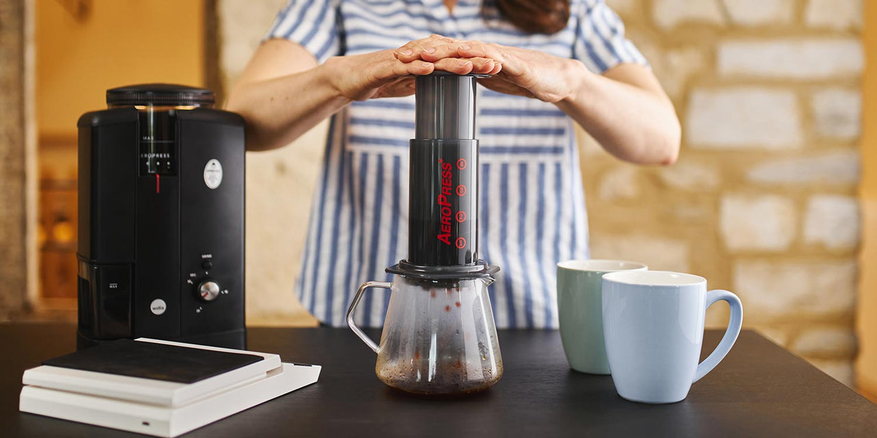 Aeropress-01-Brew-Guide_Artisan-Coffee-Co_Header_1280x640