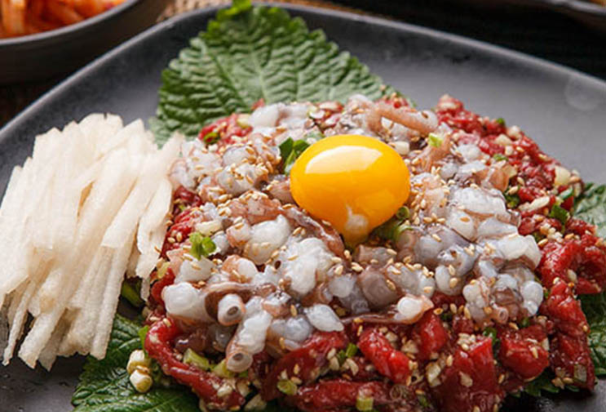 Apa Itu Yukhoe? Mengenal Hidangan Daging Sapi Mentah Khas Korea yang Mendunia
