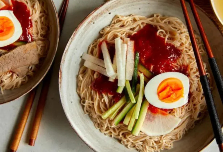 Bibim Naengmyeon Mi Dingin Korea Pedas Segar Favorit Musim Panas