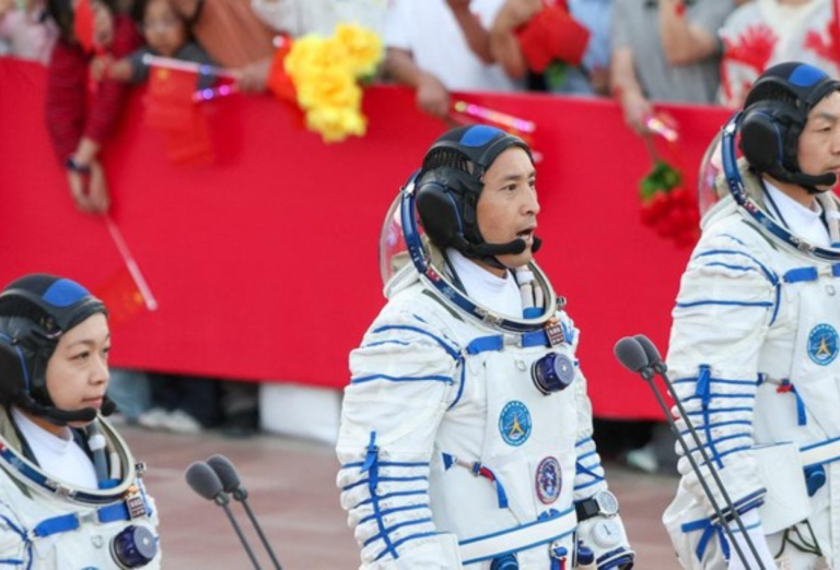 China Kirim Tiga Astronot ke Bulan dalam Misi Shenzhou-23, Siap Saingi AS