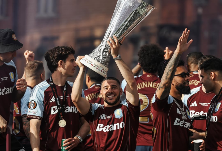 Freiburg vs Aston Villa 0-3 - Aston Villa Angkat Trofi Liga Europa