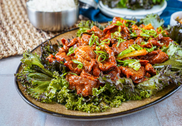 Jeyuk Bokkeum Tumisan Daging Babi Pedas Favorit di Korea Selatan