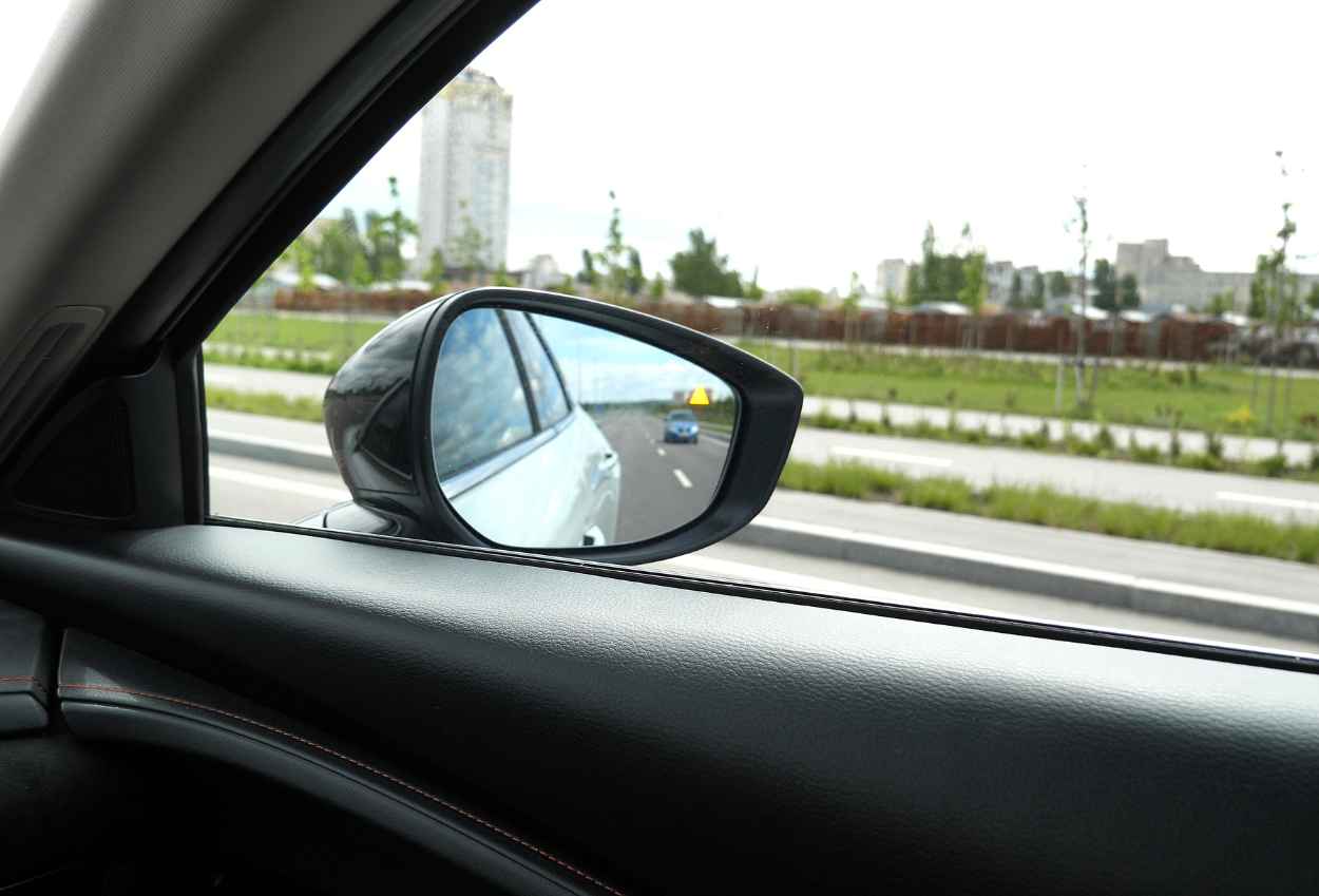 Mengatasi Blind Spot Tips dan Trik untuk Pengemudi Pemula