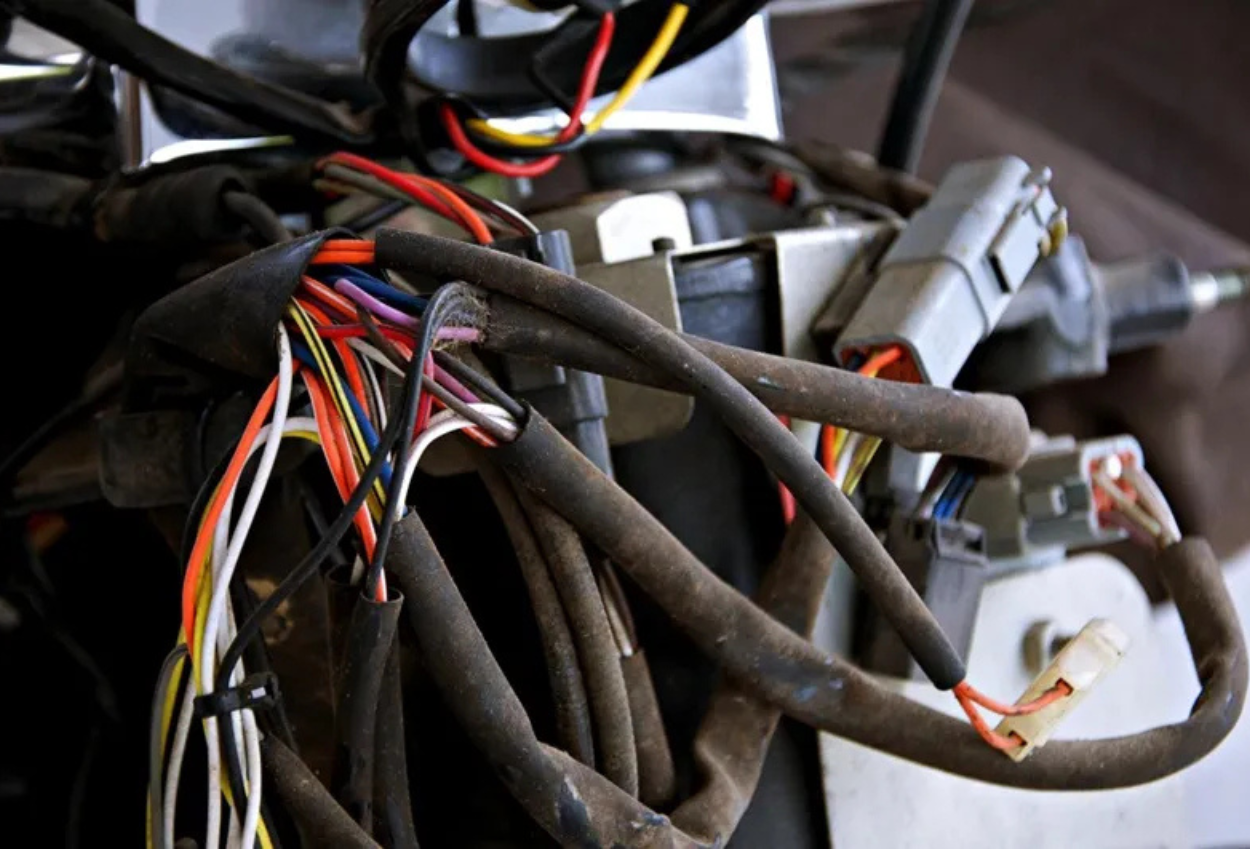 Merubah Arus AC ke DC pada Motor Efek dan Pertimbangan