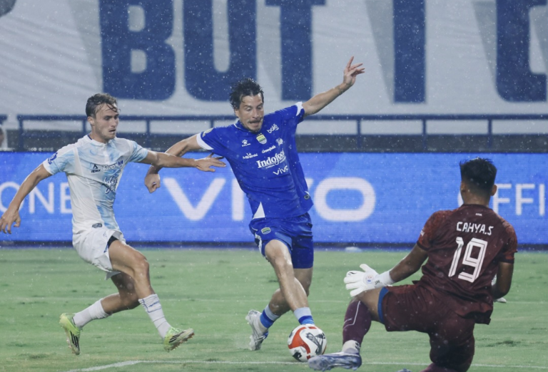 Persib Bandung vs PSIM Yogyakarta 1-0 Maung Bandung Kokoh di Puncak Klasemen