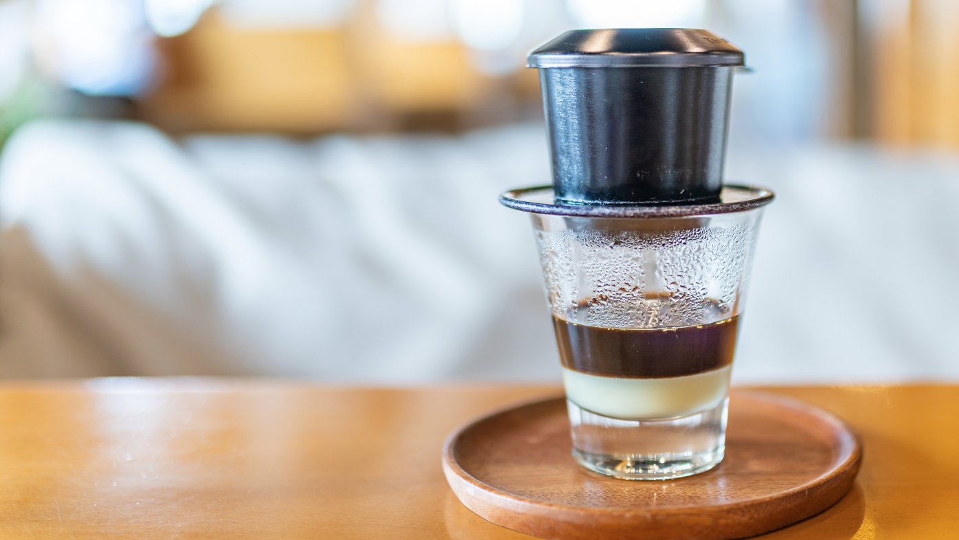 Cara Membuat Kopi Vietnam yang Autentik, Lengkap dengan Teknik Seduh Phin