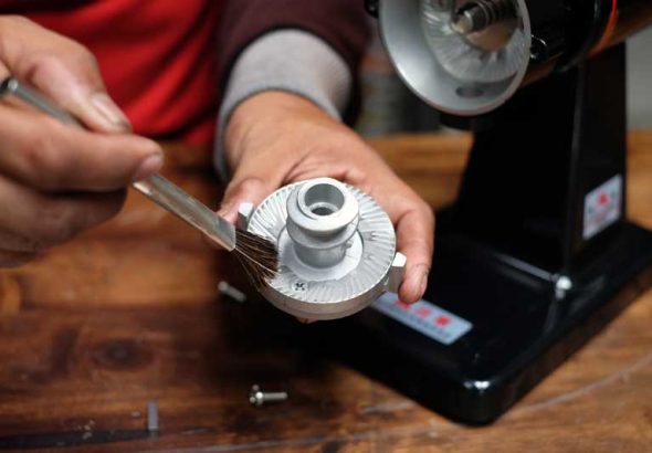 Grinder Kopi Kotor? Ini Cara Membersihkan agar Kopi Tetap Enak